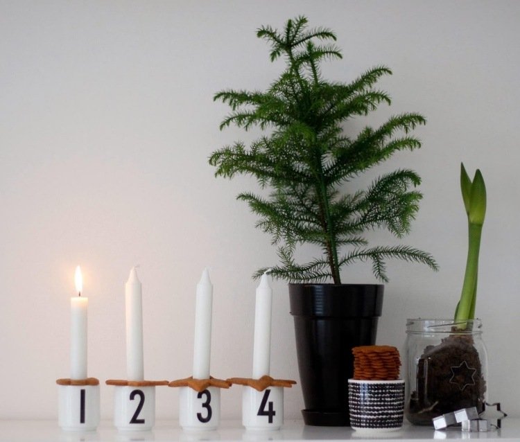 adventskranz-modern-selber-machen-lebkuchen-laenglich-dekoriert-kerzen-weiss-nummer